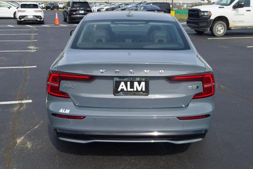2024 Volvo S60 B5 Plus Dark Theme