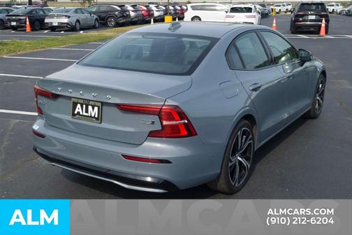2024 Volvo S60 B5 Plus Dark Theme