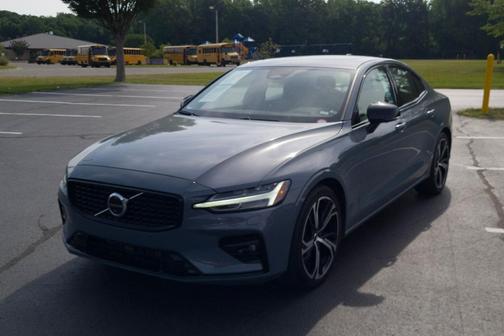 2024 Volvo S60 B5 Plus Dark Theme