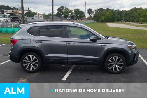 Platinum Gray Metallic 2024 Volkswagen Taos 1.5T SE