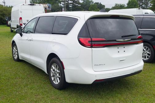 2023 Chrysler Pacifica Touring-L