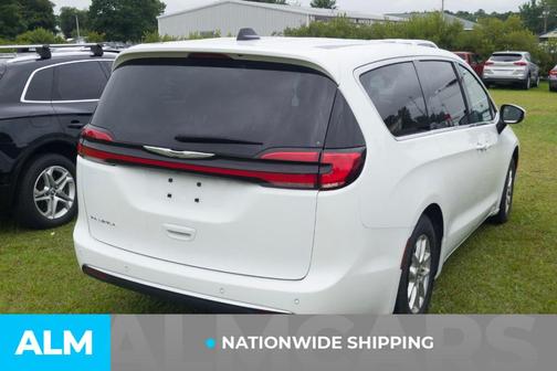 2023 Chrysler Pacifica Touring-L