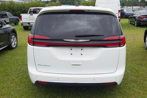 2023 Chrysler Pacifica Touring-L