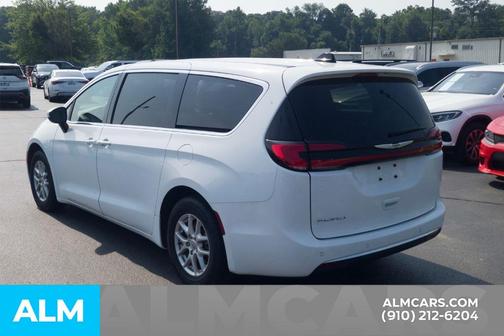 2023 Chrysler Pacifica Touring-L