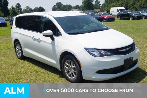 2023 Chrysler Voyager LX
