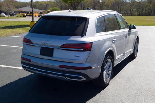 2022 Audi Q7 55 Premium Plus