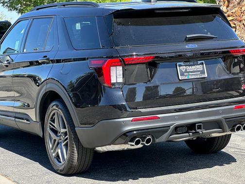 AGATE BLACK METALLIC 2026 Ford Explorer ST