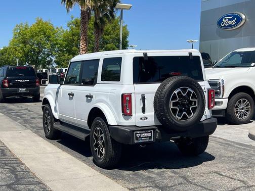 OXFORD WHITE 2026 Ford Bronco Outer Banks