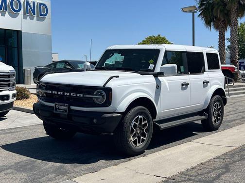 OXFORD WHITE 2026 Ford Bronco Outer Banks