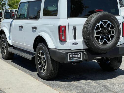 OXFORD WHITE 2026 Ford Bronco Outer Banks