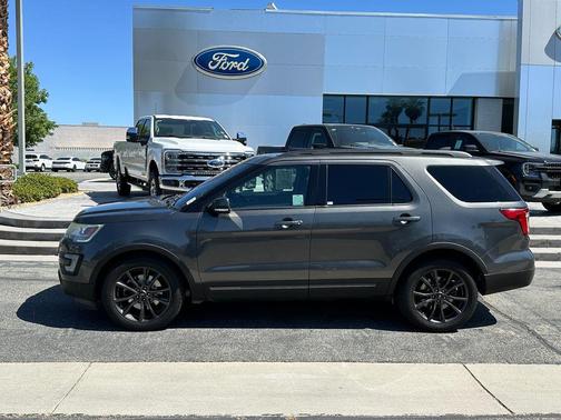 MAGNETIC METALLIC 2017 Ford Explorer XLT