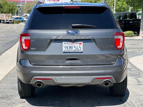 MAGNETIC METALLIC 2017 Ford Explorer XLT