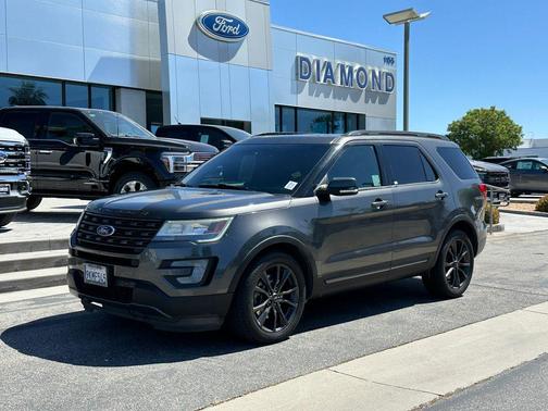 MAGNETIC METALLIC 2017 Ford Explorer XLT