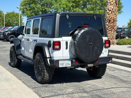 Bright White Clearcoat 2026 Jeep Wrangler Willys