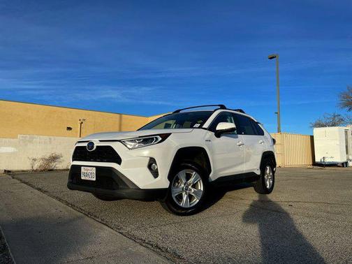 2021 Toyota RAV4 Hybrid XLE