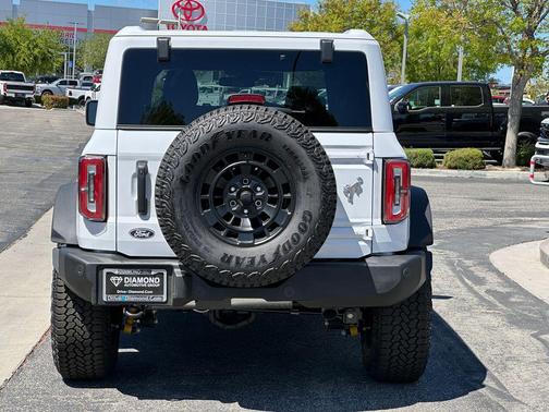 OXFORD WHITE 2026 Ford Bronco Outer Banks