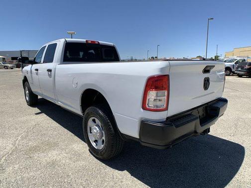 2022 RAM 3500 Tradesman Crew Cab 4x4 8' Box