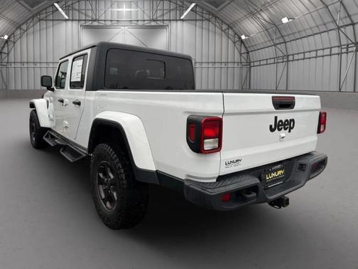 Bright White Clearcoat 2022 Jeep Gladiator Sport