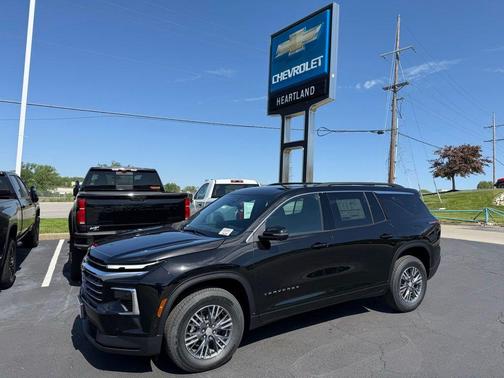 Mosaic Black Metallic 2026 Chevrolet Traverse LT