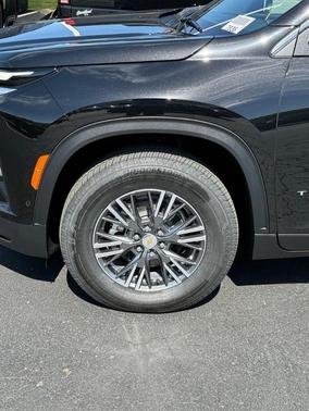 Mosaic Black Metallic 2026 Chevrolet Traverse LT