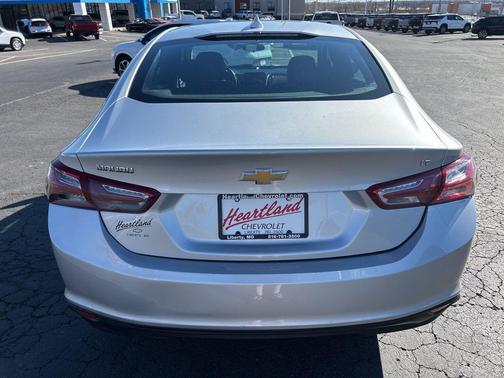 2022 Chevrolet Malibu FWD LT