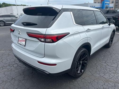 White Diamond 2022 Mitsubishi Outlander Black Edition
