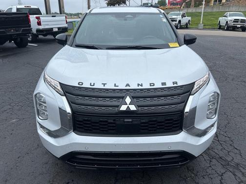 White Diamond 2022 Mitsubishi Outlander Black Edition