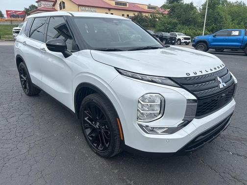 White Diamond 2022 Mitsubishi Outlander Black Edition