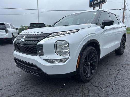 White Diamond 2022 Mitsubishi Outlander Black Edition