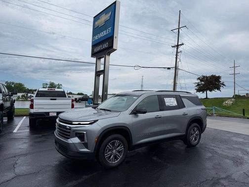 Sterling Gray Metallic 2026 Chevrolet Traverse LT