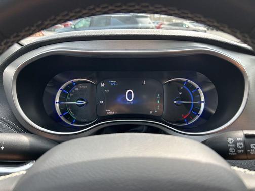 Brilliant Black Crystal Pearlcoat 2024 Chrysler Pacifica Hybrid Select