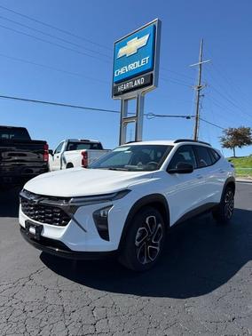 Summit White 2026 Chevrolet Trax 2RS