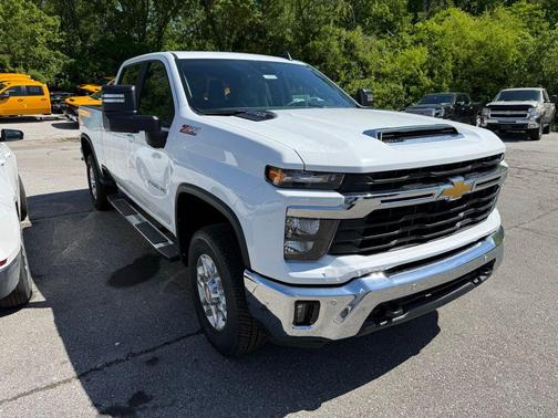 Summit White 2026 Chevrolet Silverado 2500 LT