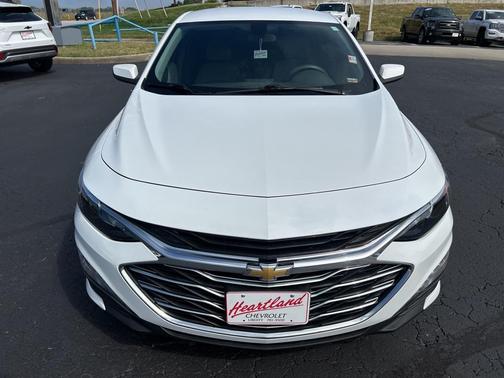 2022 Chevrolet Malibu FWD LT
