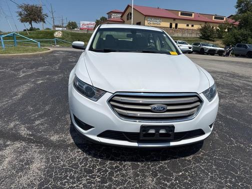 2018 Ford Taurus SEL