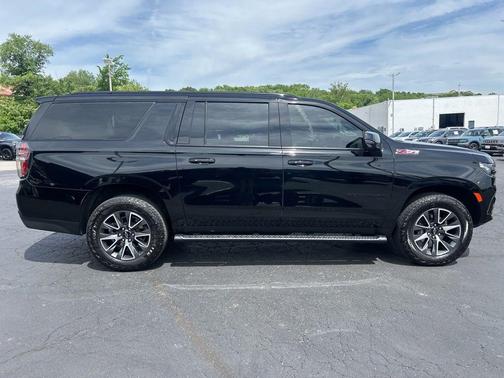 Black 2024 Chevrolet Suburban Z71