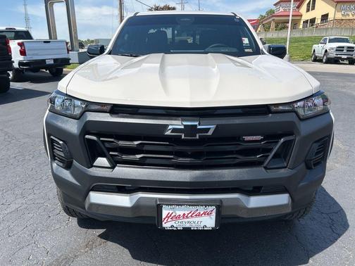 White Sand 2026 Chevrolet Colorado Trail Boss