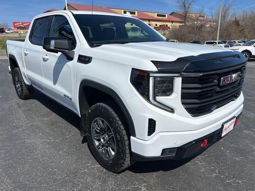 Summit White 2025 GMC Sierra 1500 AT4