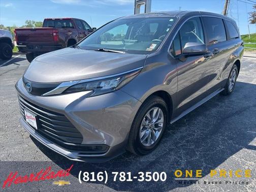 2024 Toyota Sienna LE