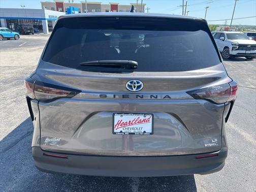 2024 Toyota Sienna LE