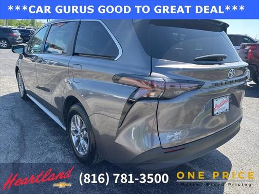 2024 Toyota Sienna LE