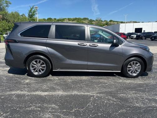 2024 Toyota Sienna LE