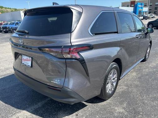 2024 Toyota Sienna LE