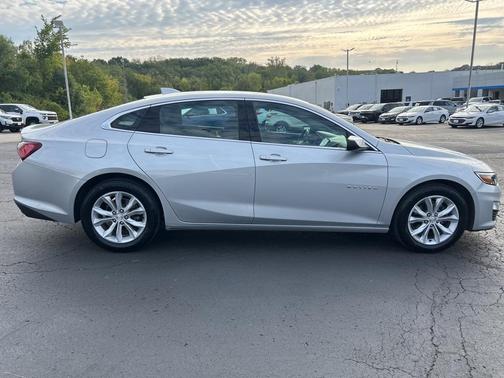 2022 Chevrolet Malibu FWD LT
