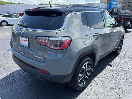 Sting Gray Clearcoat 2023 Jeep Compass Limited