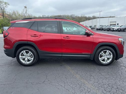 Summit White 2024 GMC Terrain SLT