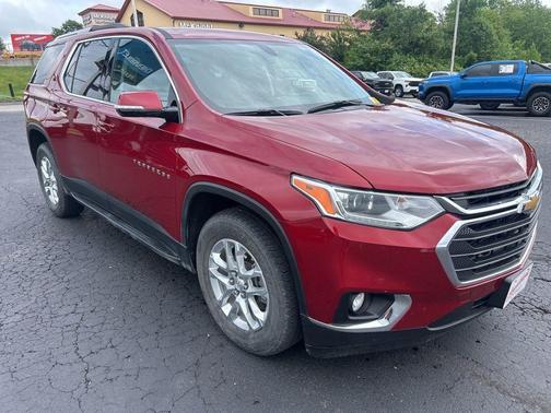 Cajun Red Tintcoat 2018 Chevrolet Traverse LT Cloth