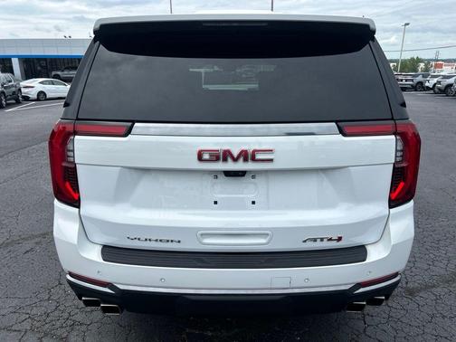 Summit White 2025 GMC Yukon AT4