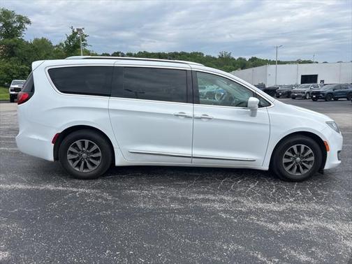 2019 Chrysler Pacifica Touring-L Plus