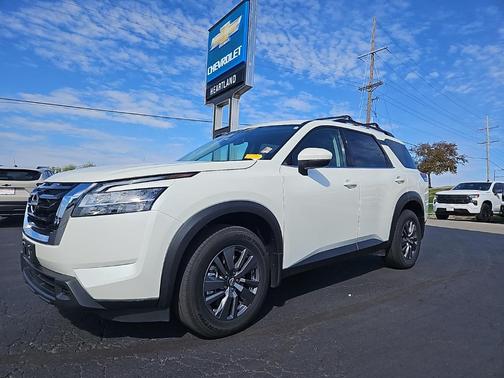 2022 Nissan Pathfinder SV 4WD